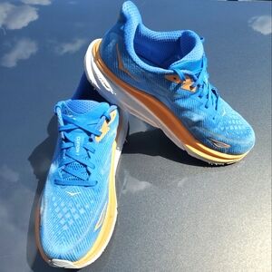 Hoka One One Clifton 9